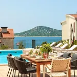 Spacious New With Pool Above The Pristine - First Season Pricing!!!