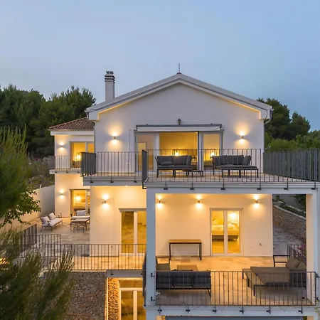 Vila Spacious New With Pool Above The Pristine - First Season Pricing!!! *