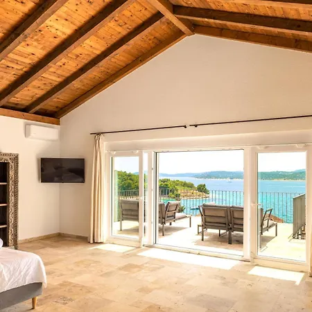 Vila Spacious New With Pool Above The Pristine - First Season Pricing!!! *