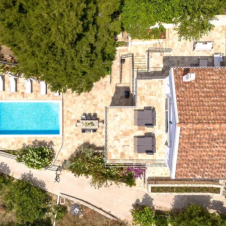 Vila Spacious New With Pool Above The Pristine - First Season Pricing!!! *