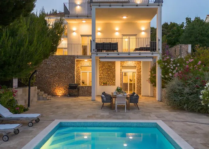 Spacious New With Pool Above The Pristine - First Season Pricing!!! *