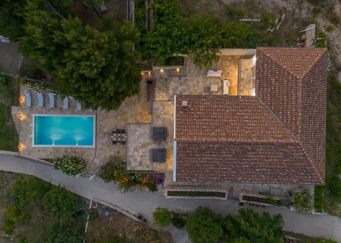 Spacious New With Pool Above The Pristine - First Season Pricing!!! Villa *