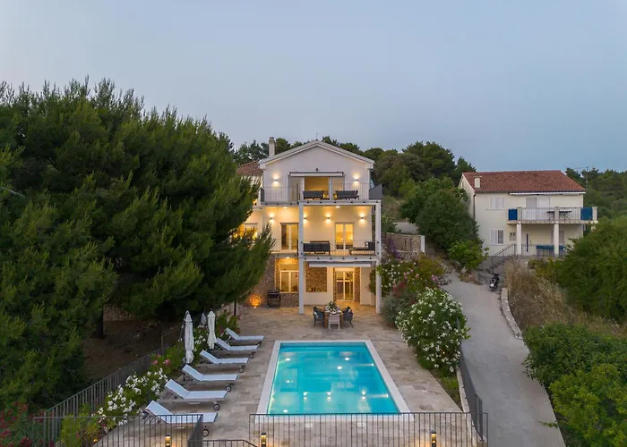 Spacious New With Pool Above The Pristine - First Season Pricing!!! Villa