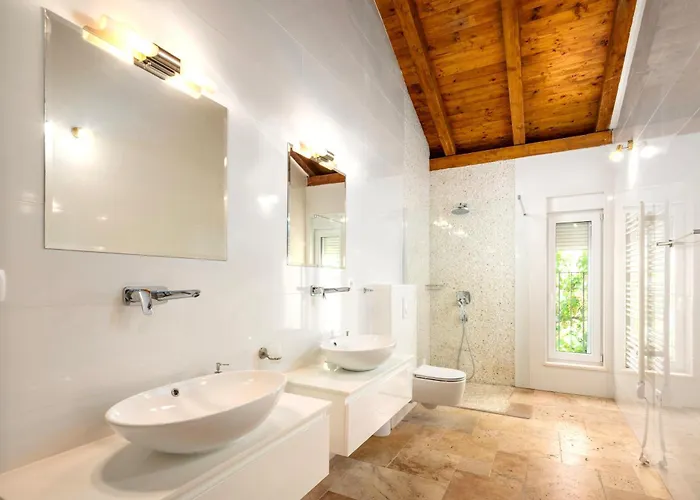 Spacious New With Pool Above The Pristine - First Season Pricing!!! Villa *