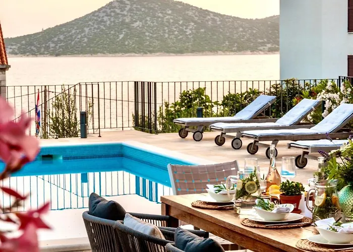 Spacious New With Pool Above The Pristine - First Season Pricing!!!